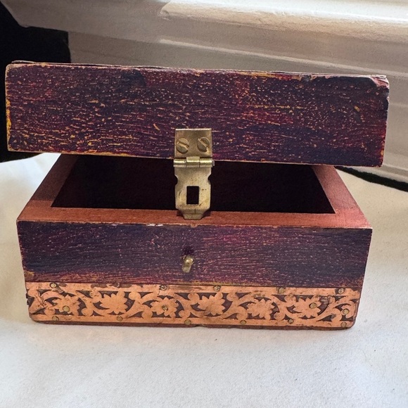 ⚡️Vintage Victorian Style Wooden Jewelry Box with Intricate Design ⚡️ - Picture 3 of 16